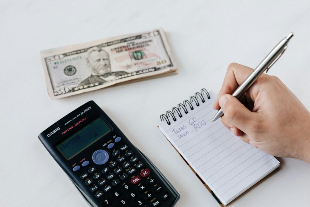 Breakdown of study expenses in the USA, including tuition fees and living costs, by SVIS Consultants – your trusted abroad study consultancy and overseas education consultants.